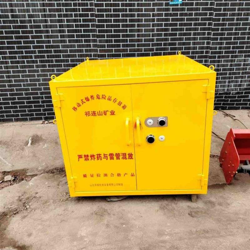 齊魯邦泰皮卡后斗定制型危險(xiǎn)品防爆運(yùn)輸柜