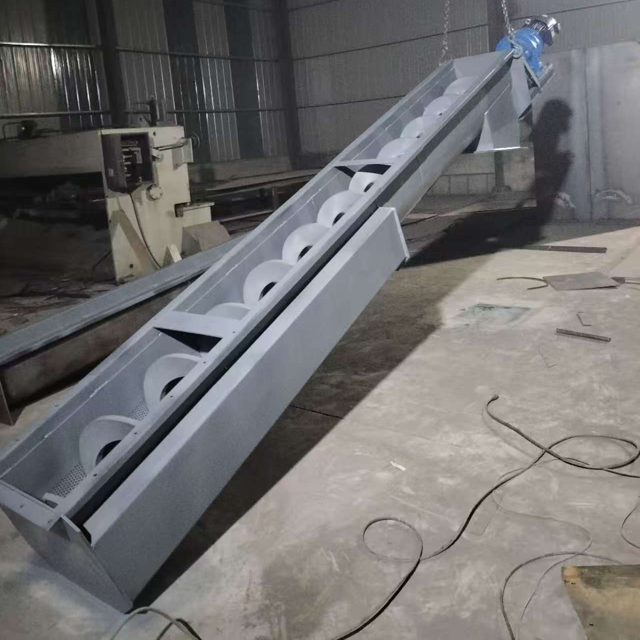 絞龍輸送機原理