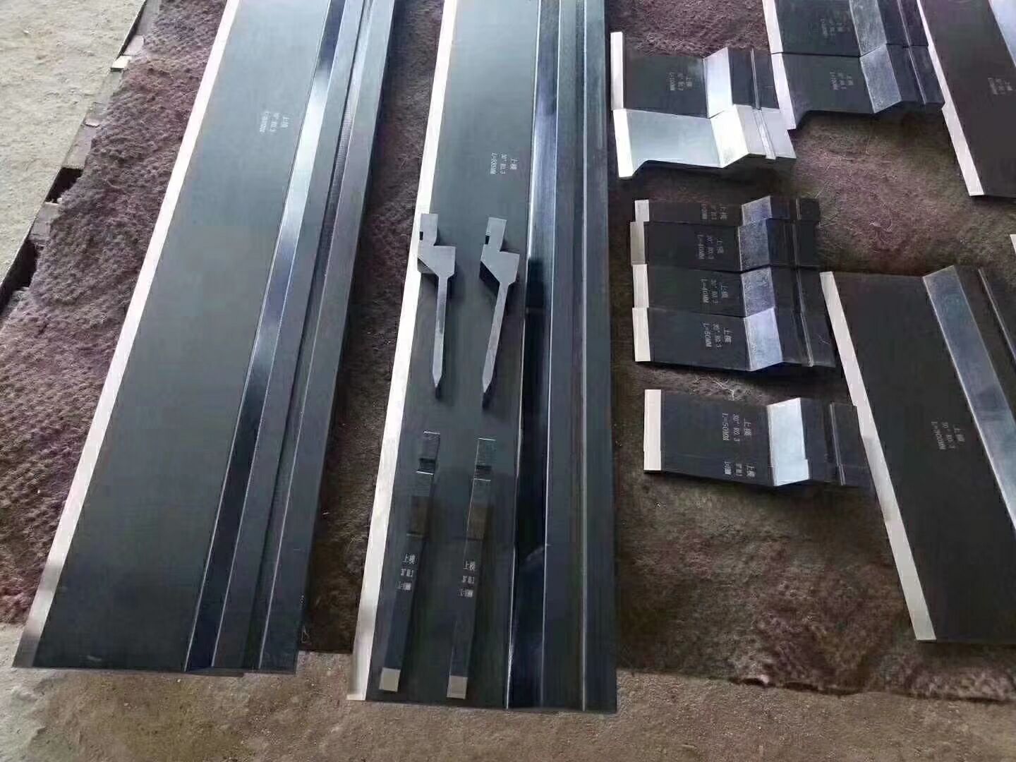 2.5米折彎機模具   珠海數控折彎機模具