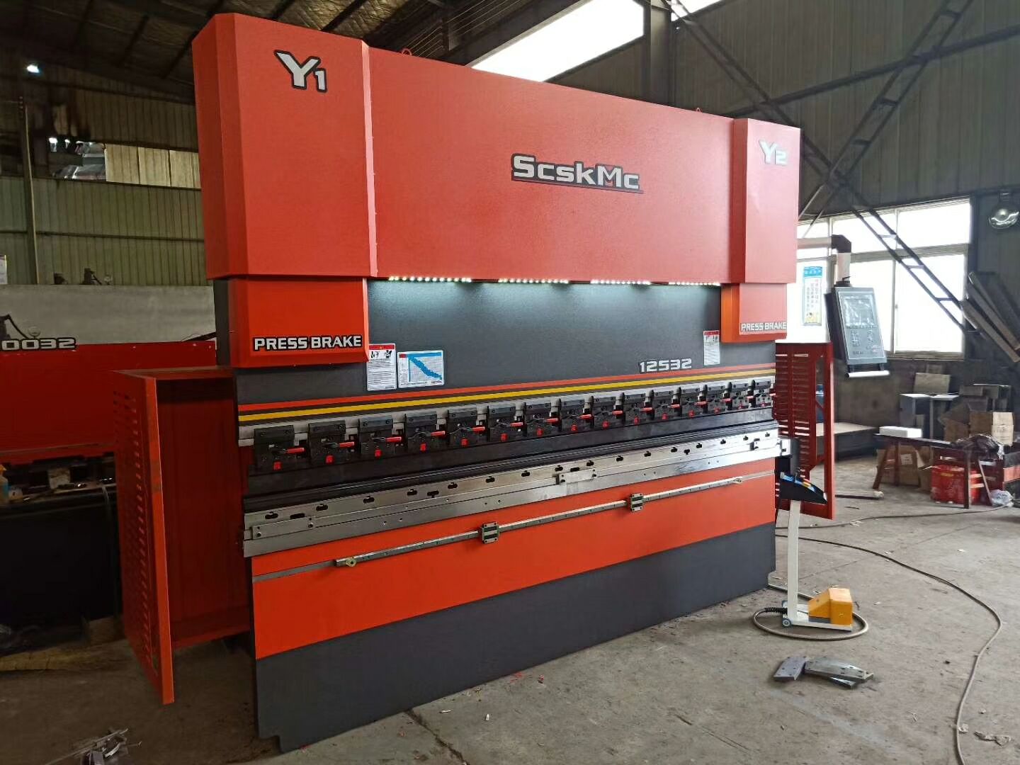 揭陽電液數控折彎機   不銹鋼折板機125T/3200