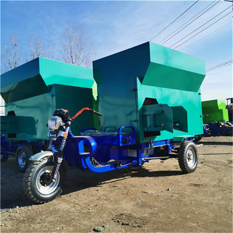 牛羊電動(dòng)撒料車 雙側(cè)出料電動(dòng)喂料機(jī)