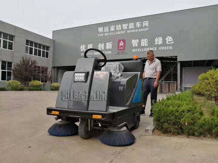 平頂山掃地機(jī) 平頂山物業(yè)掃地車-平頂山全自動駕駛式掃地車廠家直銷