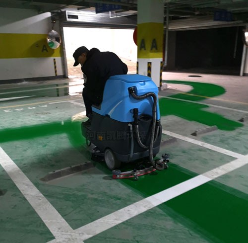 焦作地下車(chē)庫(kù)全自動(dòng)洗地機(jī) 服裝廠電瓶式洗地機(jī) 車(chē)間駕駛式洗地機(jī)