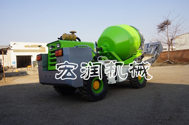 首選自上料混凝土攪拌車  鉸接式1.6立方小型混凝土攪拌車