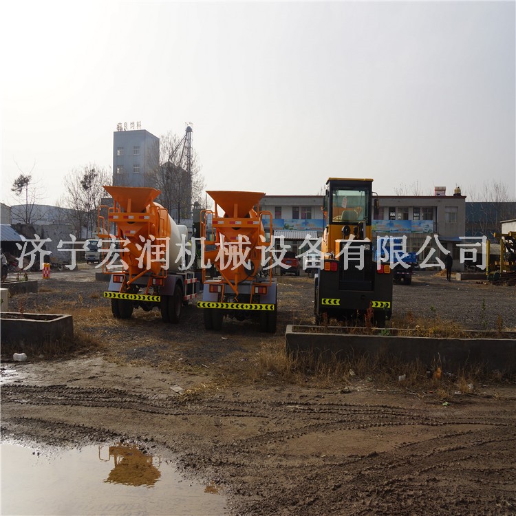 新款4方混凝土攪拌車(chē)  四輪多功能混凝土攪拌車(chē) 鏟車(chē)式鏟斗攪拌車(chē)