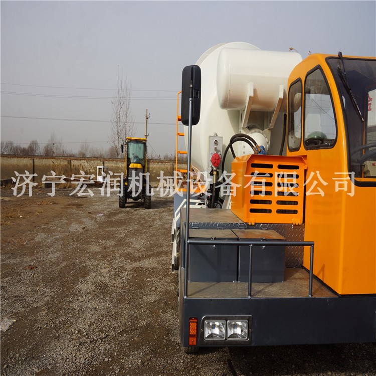自動上料混凝土攪拌車價格 供應(yīng)自動移動式攪拌車 9方攪拌運(yùn)輸車現(xiàn)貨