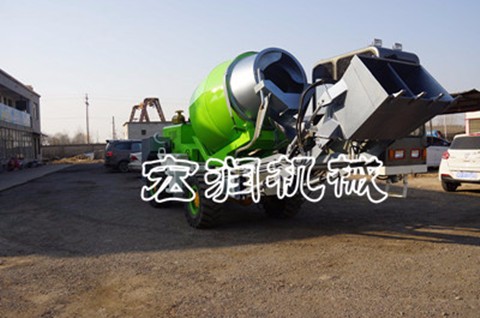 自動上料攪拌一體車 鉸接式1.6方自上料攪拌車 水泥混凝土拌和設備價格