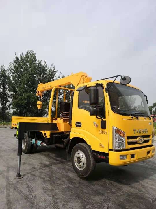 山東利拓廠家供應(yīng)藍(lán)牌3-5噸多功能高空作業(yè)隨車吊