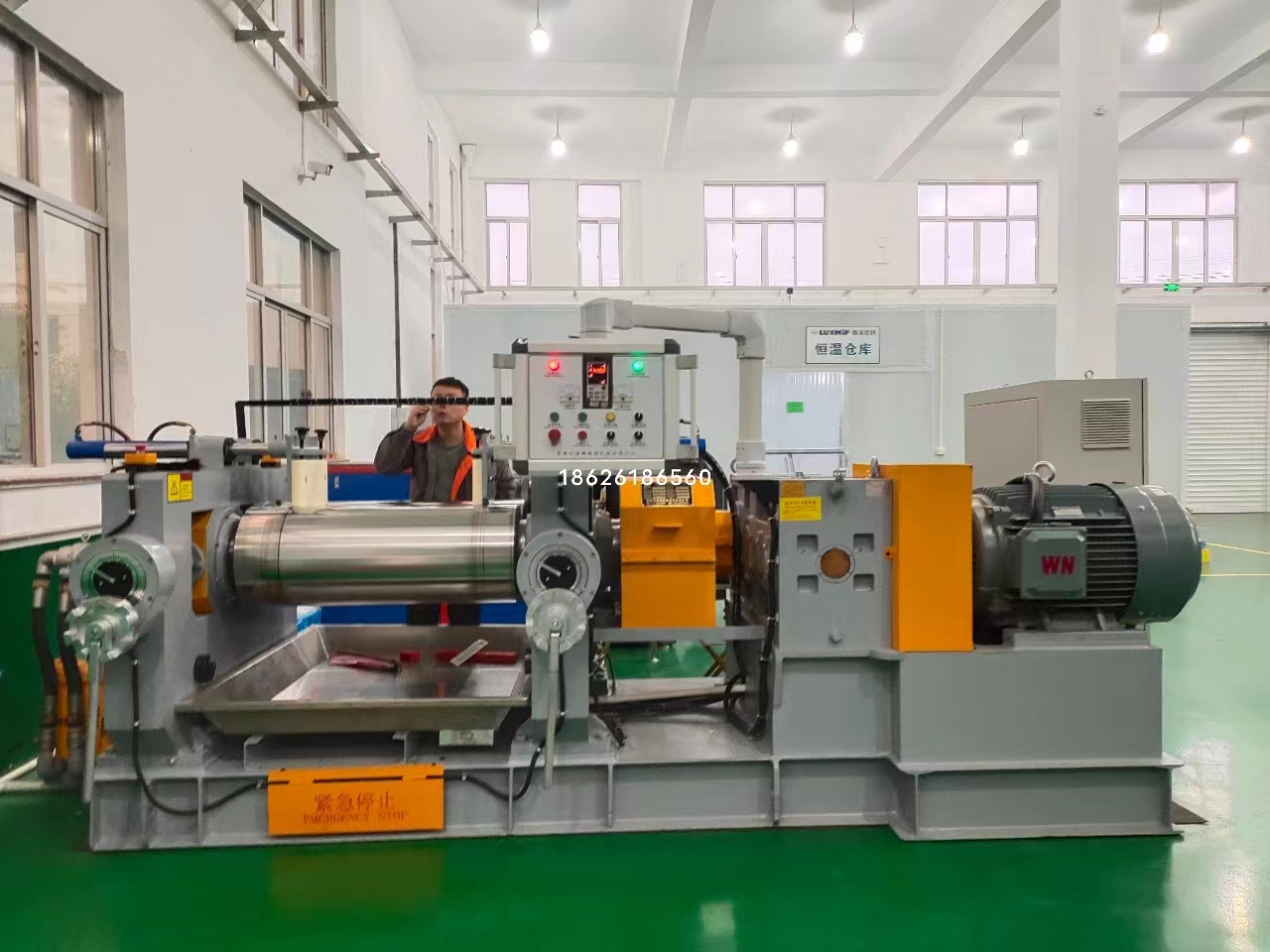 氟橡膠新材料混合壓片兩輥機(jī)開煉機(jī)