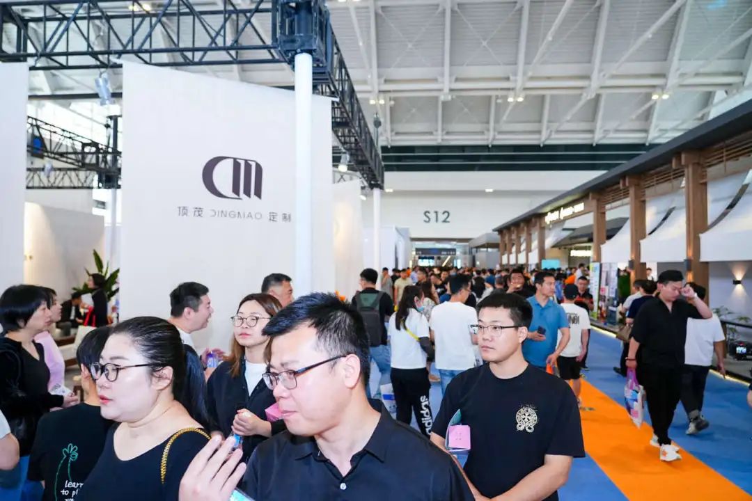 參加2025天津?qū)嵞炯揖哒褂[會  引領「新實木時代」