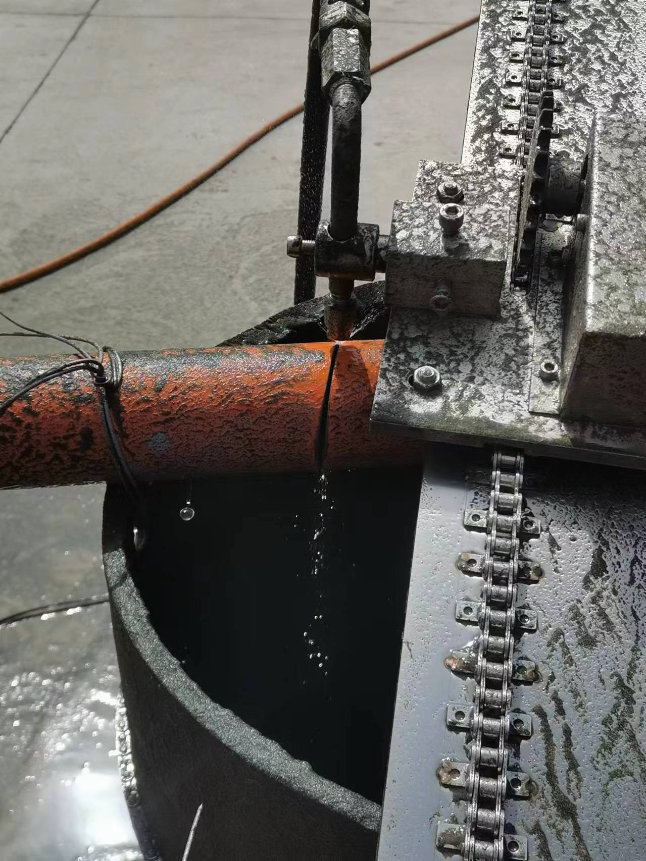 銳鋒高壓水刀切割輸油管道