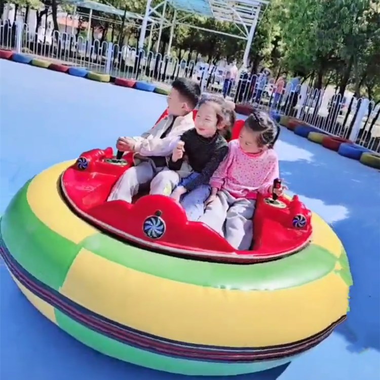 孩子喜歡玩多人競技對抗碰撞樂趣小型場地碰碰車