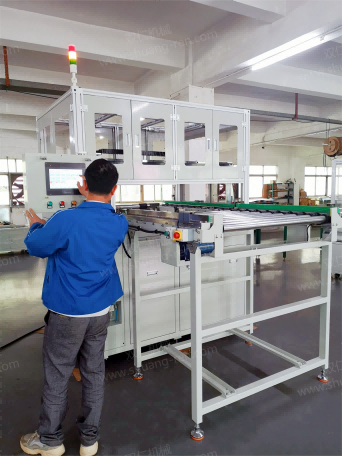 動力新能源環(huán)形貼膜機