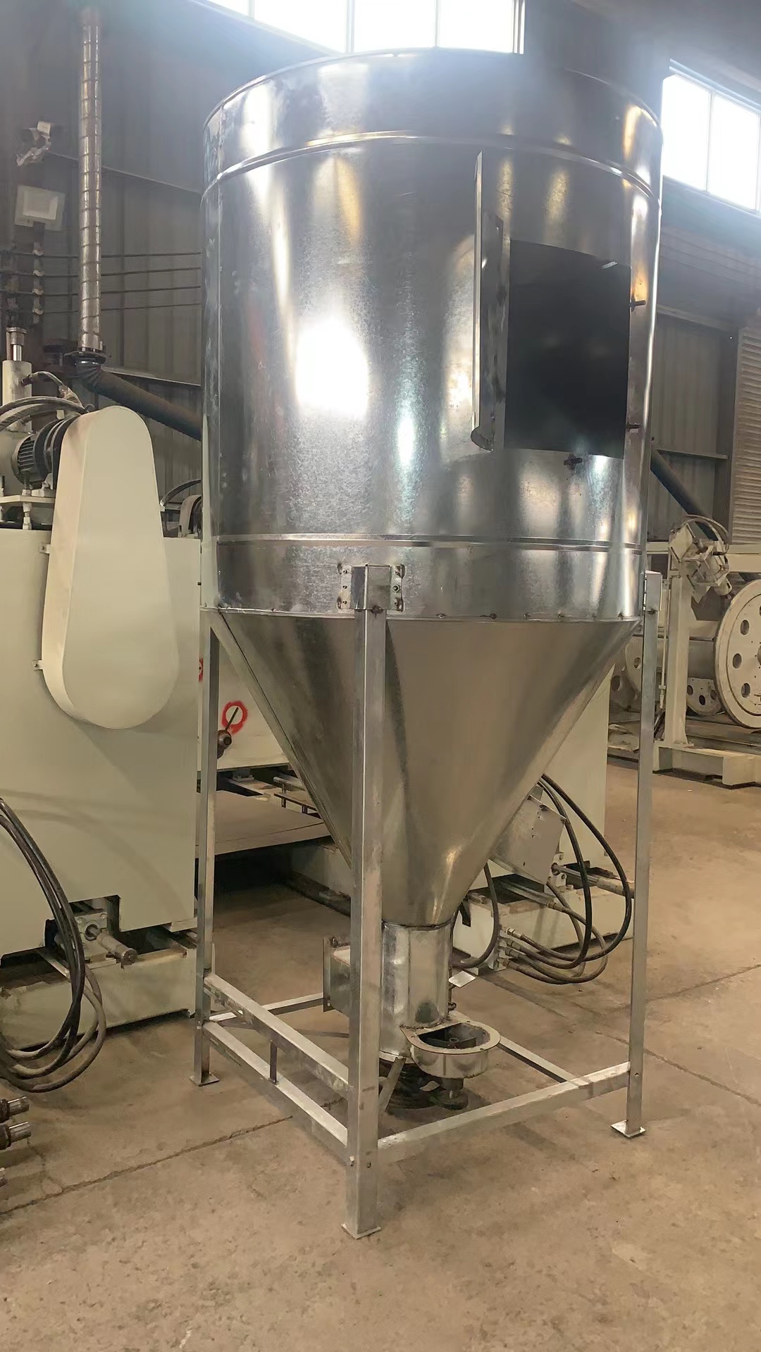 飼料粉碎攪拌一體機 豬場養殖場飼料混合機 立式玉米大豆粉碎攪拌機