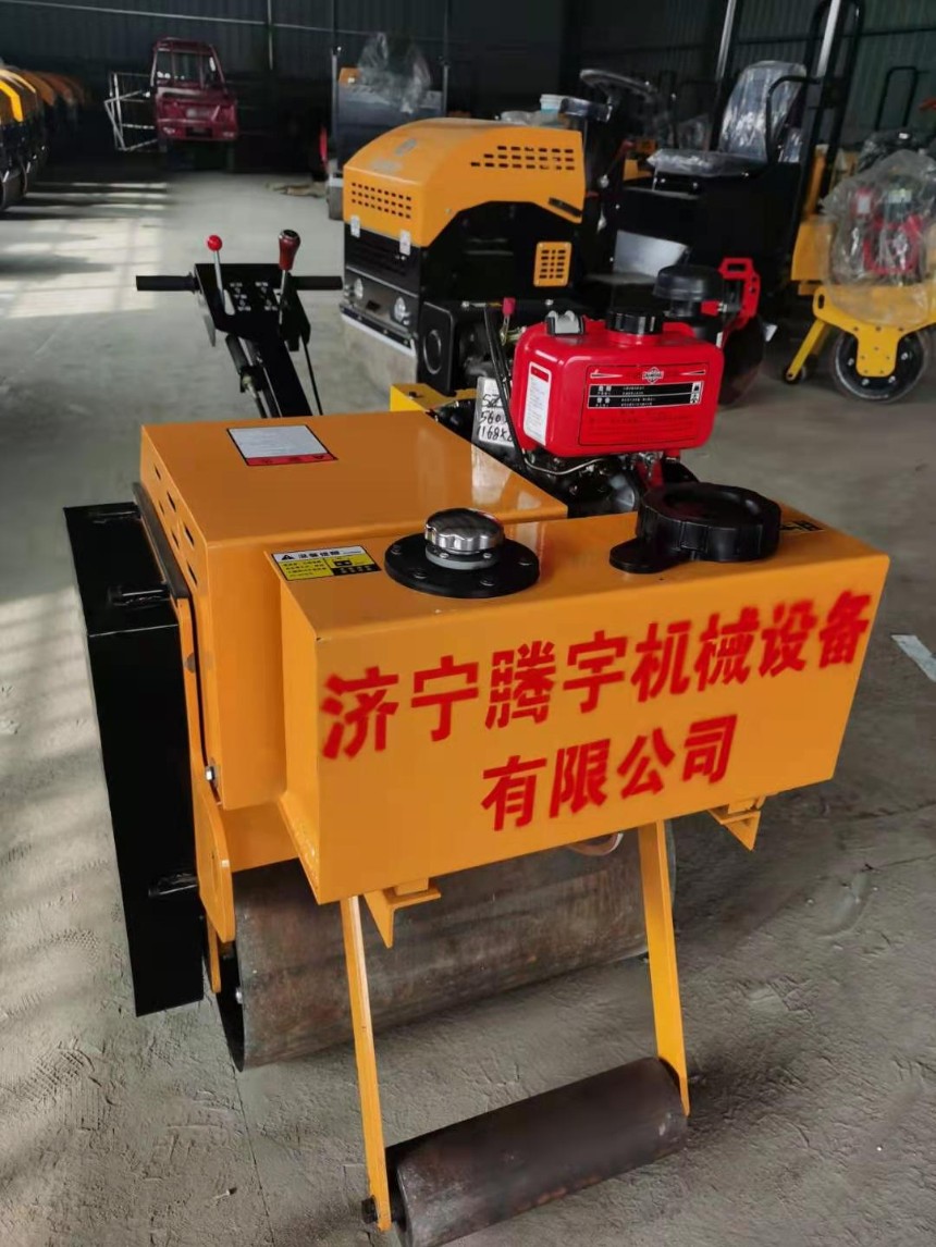 小型手扶單輪壓路機，單輪重型壓路機、手扶雙輪柴油壓路機、手扶雙輪汽油壓路機