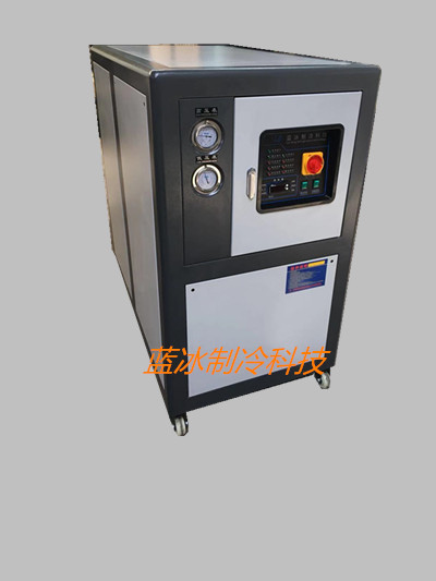 冷水機