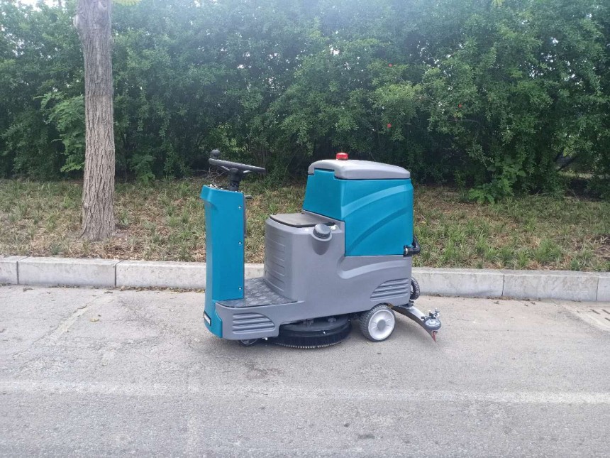濟寧小林清潔XLS-560型駕駛單刷洗地機