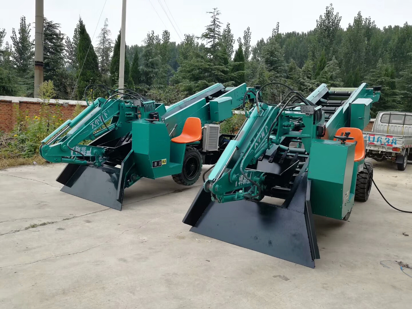 礦用扒渣機(jī), 又名挖掘式裝載機(jī)，