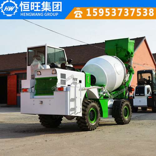 混凝土自動(dòng)上料攪拌車(chē)帶有攝像頭可以360度旋轉(zhuǎn)的攪拌車(chē)